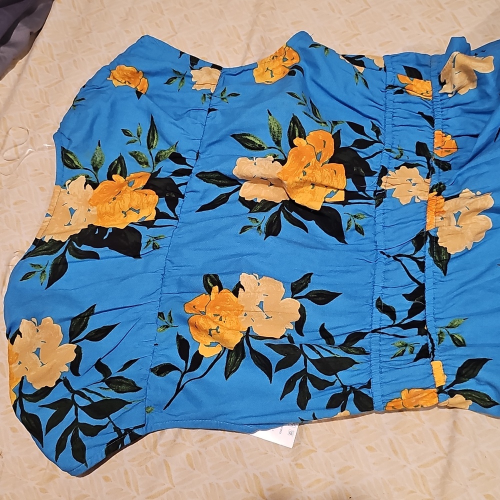 Ladie Size S pretty Blue Dress with Yellow Floral Pattern. New, Has'nt Been Worn - Picture 6 of 9